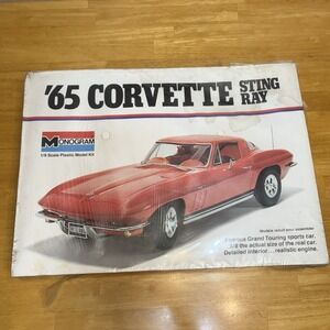 Monogram Car Model Kit 1965  '65 Corvette Sting Ray Stingray 1/8 Scale Red 2600